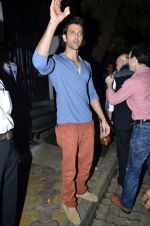 Hrithik Roshan snapped with his family in NIDO on 3rd June 2014 (48)_538ec2ad7a44c.JPG