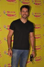 Rajneesh Duggal at Radio Mirchi Mumbai studio to share his experiences of being on Khatron Ke Khiladi_538e85068fe3d.jpg