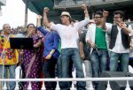 Shahrukh Khan celebrates at Eden Garden, Kolkatta on 3rd June 2014 (26)_538e8727e7fa8.jpg