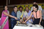 Karisma Kapoor at Jackpot lottery for playwin in Four Seasons on 5th June 2014 (37)_539167e493e41.JPG