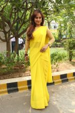 Maanu Actress New Stills in Yellow Sari (11)_539158357bd0b.jpg