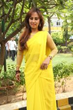 Maanu Actress New Stills in Yellow Sari (13)_539158369871e.jpg