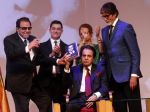 Dharmendra, Aamir Khan, Saira Banu, Dilip Kumar, Amitabh Bachchan at the Launch of Dilip Kumar_s biography The Substance and The Shadow in Grand Hyatt, Mumbai on 9th June 2014(435)_539737dad096c.JPG