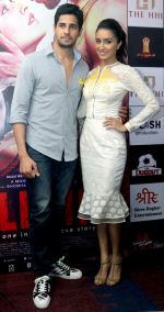 Shraddha Kapoor, Sidharth Malhotra at the Promotion of Film Ek Villain in Hotel Hindustan International, Kolkata on 13th June 2014 (9)_539bb13e41d91.jpg