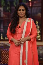 Vidya Balan on the sets of Comedy Nights with Kapil in Filmcity on 13th June 2014 (115)_539bb0d77a299.JPG