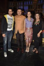 Shraddha Kapoor,Sidharth Malhotra,Anu Malik, Farah promote Ek Villain on the sets of Entertainment Ke Liye Kuch Bhi Karega on 17th June  (11)_53a179fd7f293.JPG