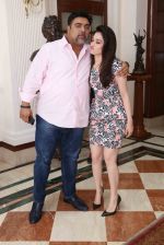 Tamannaah Bhatia, Ram Kapoor meet the winners of Line Contest line is the official partner of Humshakals on 17th June 2014 (2)_53a13e5ac2199.JPG