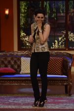Karishma Kapoor on the sets of Comedy Nights with Kapil in Mumbai on 18th June 2014 (16)_53a2a88908be7.JPG