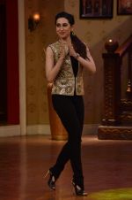 Karishma Kapoor on the sets of Comedy Nights with Kapil in Mumbai on 18th June 2014 (4)_53a2a882af558.JPG