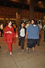 Nita Ambani snapped in International Airport, Mumbai on 19th June 2014 (3)_53a39a862cbd1.JPG