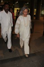 Jaya Bachchan snapped at international airport on 20th June 2014 (5)_53a4e623151c6.JPG
