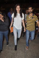 Anushka Sharma snapped at the airport on 21st June 2014 (29)_53a6b90550450.JPG