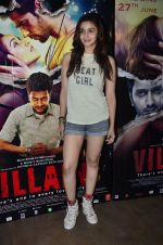 Alia Bhatt at Ek Villain Screening by Sidharth Malhotra in Lightbox on 26th June 2014 (29)_53ad22eb39f90.JPG