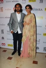 Sonam Kapoor at Rahul Mishra celebrates 6 years in fashion with Grazia in Taj Lands End on 26th June 2014 (498)_53ad77888fb39.JPG
