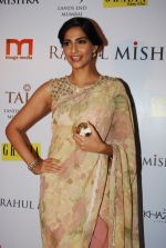 Sonam Kapoor at Rahul Mishra celebrates 6 years in fashion with Grazia in Taj Lands End on 26th June 2014 (512)_53ad779041c5b.JPG