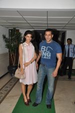 Salman Khan, Jacqueline Fernandez at Sidharth Malhotra success bash at home in Mumbai on 28th June 2014 (80)_53af7ea74a7e7.JPG
