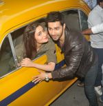 Alia Bhatt, Varun Dhawan at Humpty Sharma Ki Dulhania Film Promotion at Kolkata on 1st July 2014 (22)_53b2ec905c674.jpg