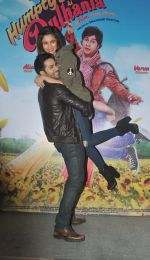 Alia Bhatt, Varun Dhawan at Humpty Sharma Ki Dulhania Film Promotion at Kolkata on 1st July 2014 (31)_53b2ec4c74ccf.jpg