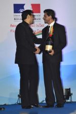 Shah Rukh Khan conferred with Knight of the Legion of Honour in Mumbai on 1st July 2014 (17)_53b3c534e8e45.jpg
