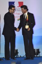 Shah Rukh Khan conferred with Knight of the Legion of Honour in Mumbai on 1st July 2014 (21)_53b3c5369be9b.jpg
