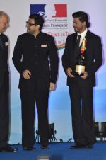 Shah Rukh Khan conferred with Knight of the Legion of Honour in Mumbai on 1st July 2014 (22)_53b3c5370a486.jpg
