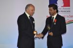 Shah Rukh Khan conferred with Knight of the Legion of Honour in Mumbai on 1st July 2014 (3)_53b3c52eb6f77.jpg
