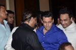 Salman Khan, Shahrukh Khan at Baba Siddiqui_s iftar party in Mumbai on 6th July 2014 (113)_53ba460f183b4.JPG