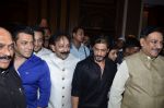 Salman Khan, Shahrukh Khan at Baba Siddiqui_s iftar party in Mumbai on 6th July 2014 (138)_53ba4615d2d0e.JPG