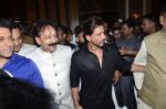 Salman Khan, Shahrukh Khan at Baba Siddiqui_s iftar party in Mumbai on 6th July 2014 (141)_53ba4616b98bc.JPG