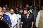 Shahrukh Khan at Baba Siddiqui_s iftar party in Mumbai on 6th July 2014 (106)_53ba4622df3b3.JPG