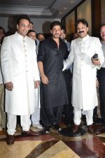 Shahrukh Khan at Baba Siddiqui_s iftar party in Mumbai on 6th July 2014 (7)_53ba461f65fbf.JPG