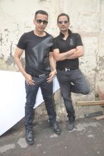 manmeet Gulzar, Harmeet Gulzar on location of film Sharafat Gayi Tel Lene in Andheri, Mumbai on 8th July 2014 (184)_53bcef114bd10.JPG