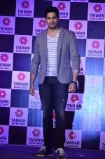 Sidharth Malhotra at Taiwan Excellence launch in ITC Parel on 10th July 2014 (12)_53c1714a2a105.JPG
