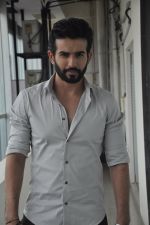 Jay Bhanushali at Hate Story 2 Photoshoot in Mumbai on 12th July 2014 (16)_53c25a70df8d7.JPG