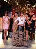 Lisa Haydon walks for Monisha Jaisingh at India Couture Week on 17th July 2014 (30)_53cbbb9f1e424.JPG