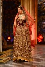 Bipasha Basu walk for Fashion Design Council of India presents Shree Raj Mahal Jewellers on final day of India Couture Week in Delhi on 20th July 2014 (6)_53cd47162ebf7.jpg