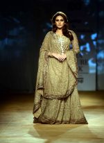 Huma Qureshi walk for Rimple & Harpreet Narula show on final day of India Couture Week in Delhi on 20th July 2014 (22)_53cd49776092c.jpg