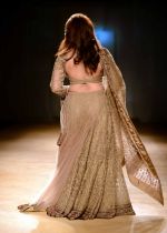 Huma Qureshi walk for Rimple & Harpreet Narula show on final day of India Couture Week in Delhi on 20th July 2014 (32)_53cd498851f54.jpg