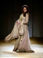 Huma Qureshi walk for Rimple & Harpreet Narula show on final day of India Couture Week in Delhi on 20th July 2014 (35)_53cd499247381.jpg