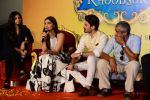 Sonam Kapoor, Fawad Khan, Rhea Kapoor, Shashanka Ghosh at Khoobsurat trailor launch in Mumbai on 21st July 2014 (77)_53cd5fc959d5d.JPG