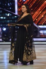 Rani Mukherjee on the sets of Jhalak Dikhla Jaa Season 7 in Mumbai on 22nd July 2014 (60)_53ce9cf92240f.JPG