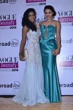 at Vogue Beauty Awards in Mumbai on 22nd July 2014 (158)_53cf755c35343.JPG