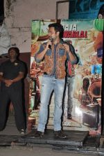 Emraan Hashmi sells tickets for Raja Natwarlal Promotions in Gaiety, Mumbai on 26th July 2014 (16)_53d4576e53a98.JPG