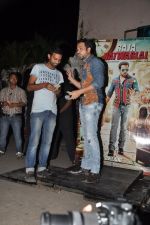 Emraan Hashmi sells tickets for Raja Natwarlal Promotions in Gaiety, Mumbai on 26th July 2014 (20)_53d45773284a2.JPG