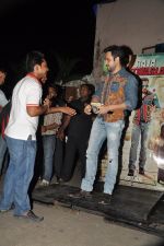 Emraan Hashmi sells tickets for Raja Natwarlal Promotions in Gaiety, Mumbai on 26th July 2014 (29)_53d4577bec85a.JPG