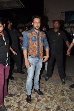 Emraan Hashmi sells tickets for Raja Natwarlal Promotions in Gaiety, Mumbai on 26th July 2014 (84)_53d457a68ceae.JPG