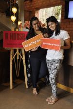 at a Spicy Sangria Pop Up exhibition hosted by Shaan and Sharmilla Khanna in Mana Shetty_s R House in Worli on 26th July 2014 (69)_53d457d8cab19.JPG