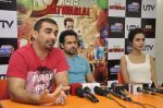 Emraan Hashmi, Humaima Malik, Kunal Deshmukh at Raja Natwarlal promotions at Radio City in Bandra, Mumbai on 30th July 2014 (95)_53da2f98ed00e.JPG