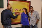 Kareena Kapoor, Ajay Devgan, Rohit Shetty at Singham Returns promotions in Radio Mirchi 98.3 on 30th July 2014 (33)_53da3260c4891.JPG