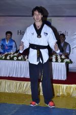 Tiger Shroff receives black belt in Khar, Mumbai on 30th July 2014 (65)_53da2cfbd9d74.JPG
